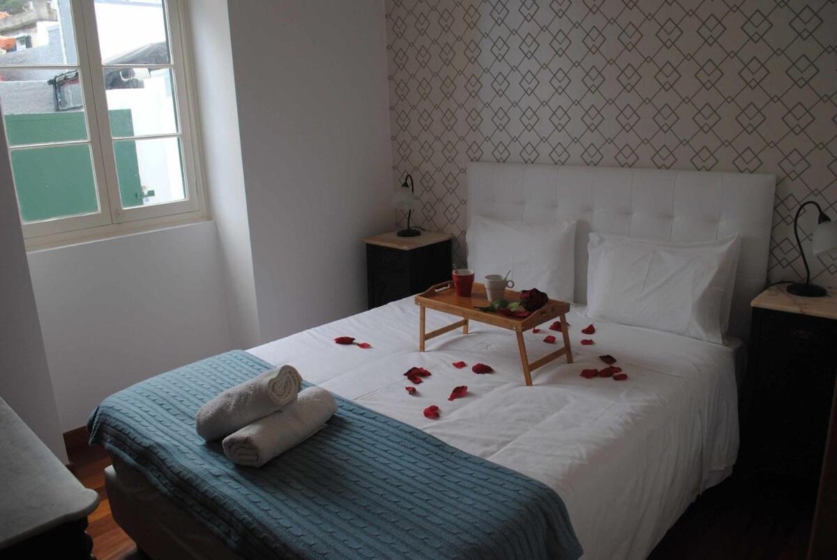Hotel Vila Rosa - Renovated House Overlooking The Sea à Funchal  Extérieur photo